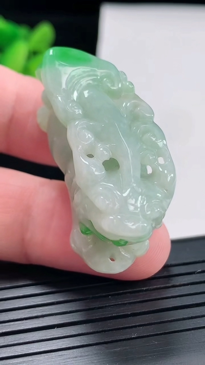 天然A货翡翠貔貅吊坠，尺寸39-18-18重:25.94g635
4月24日