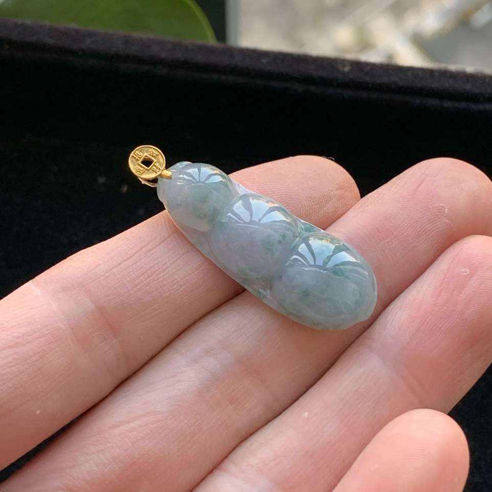 A货天然翡翠冰糯种18k飘花紫罗兰福豆吊坠重量5.68
4月24日