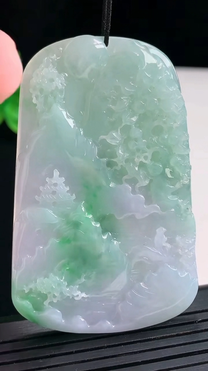 天然A货翡翠山水牌吊坠，尺寸63-41-6.2重:34.20
4月24日637