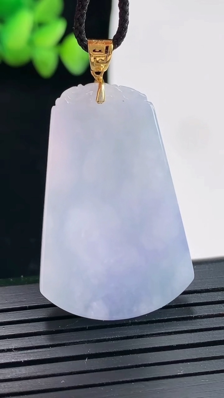 天然A货翡翠18k金春带彩 紫罗兰无事牌吊坠，尺寸37.8-24.6-4.2重:10.18g178
