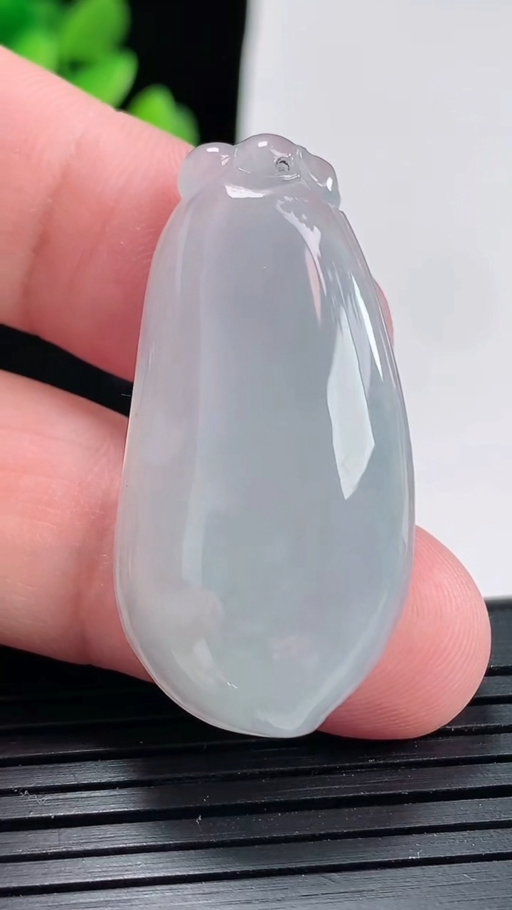 天然A货翡翠紫罗兰福瓜吊坠，尺寸39-19.6-7重:10.10g474
4月24日