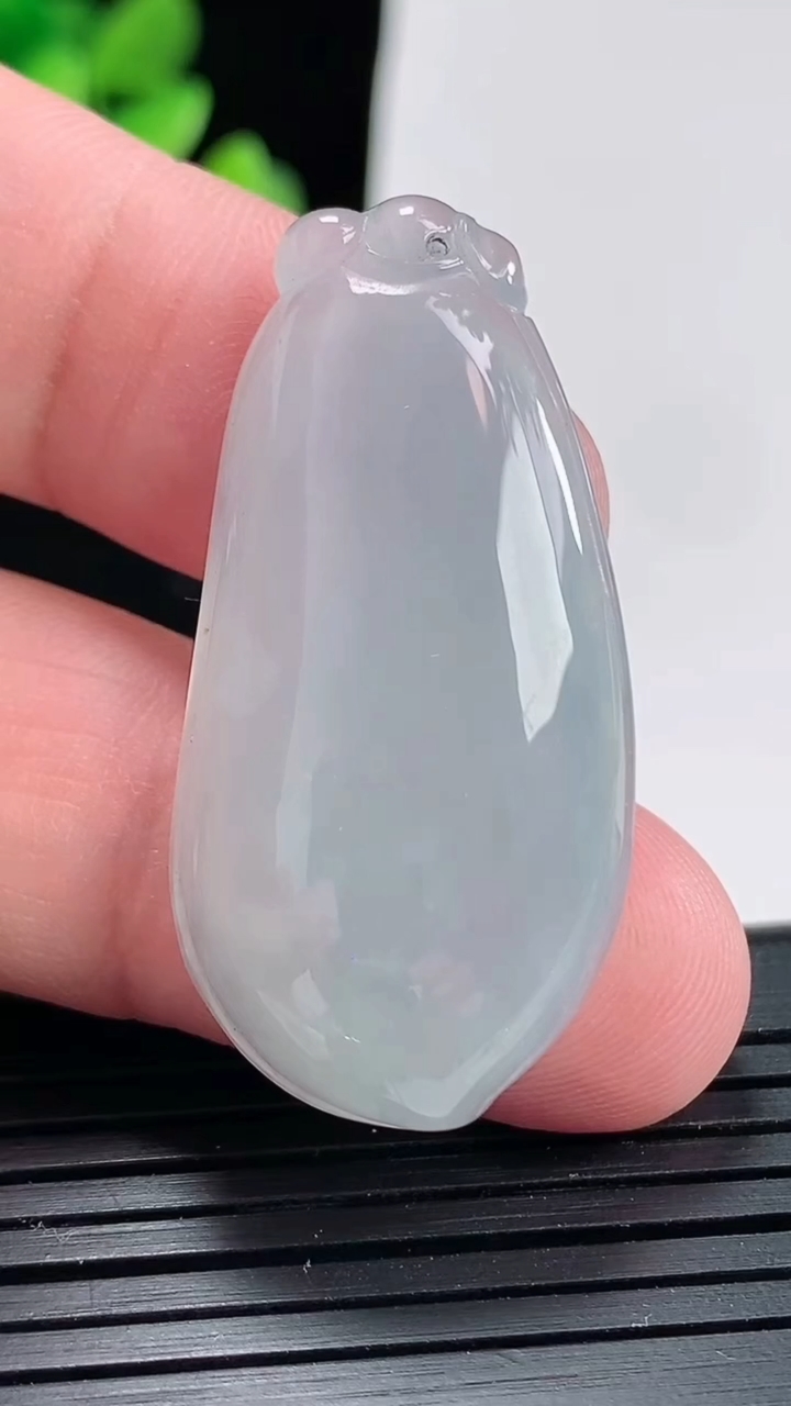 天然A货翡翠紫罗兰福瓜吊坠，尺寸39-19.6-7重:10.10g474
4月24日