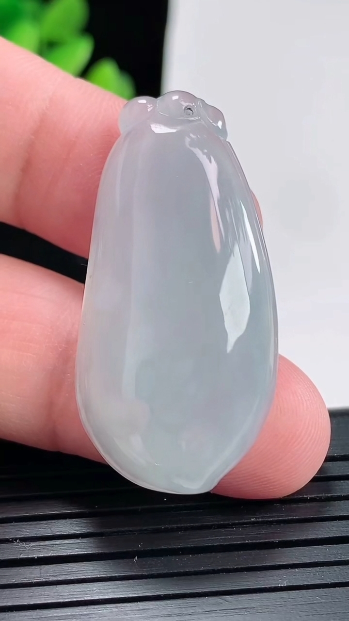 天然A货翡翠紫罗兰福瓜吊坠，尺寸39-19.6-7重:10.10g474
4月24日