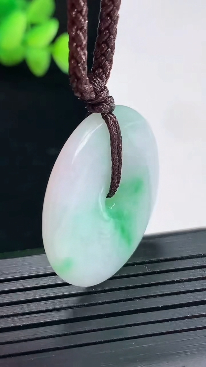 天然A货翡翠平安扣吊坠，尺寸31.2-5.8重:11.41g298
4月24日