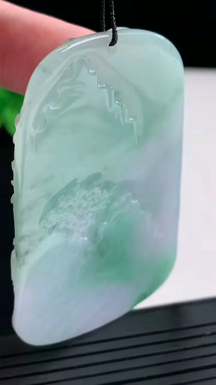 天然A货翡翠山水牌吊坠，尺寸63-41-6.2重:34.20
4月24日637