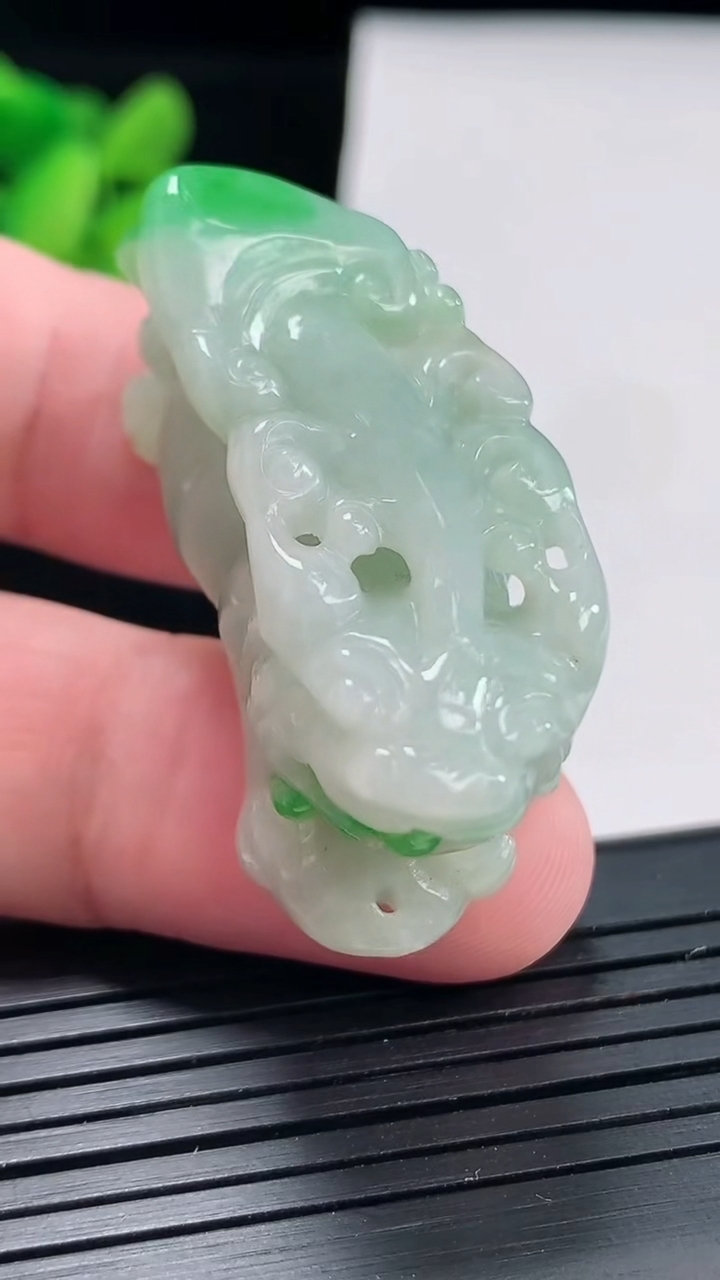 天然A货翡翠貔貅吊坠，尺寸39-18-18重:25.94g635
4月24日
