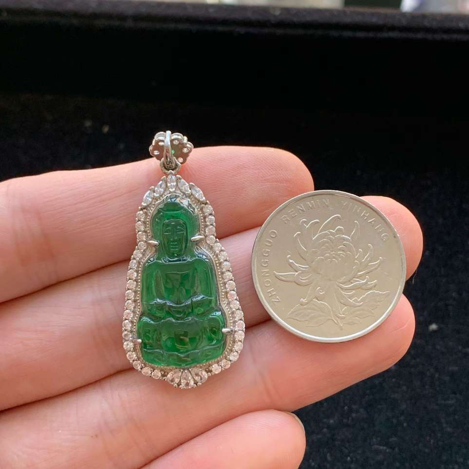A货天然翡翠冰种925银满绿观音吊坠重量5.20
4月24日
