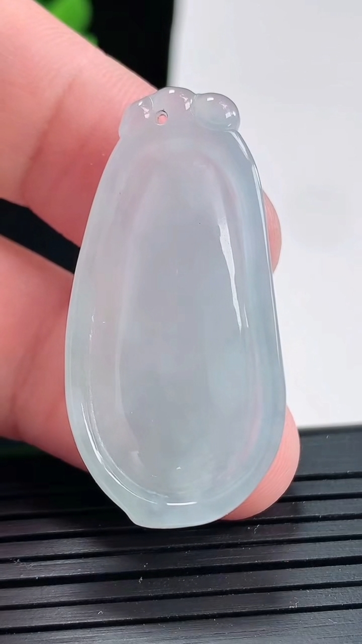 天然A货翡翠紫罗兰福瓜吊坠，尺寸39-19.6-7重:10.10g474
4月24日