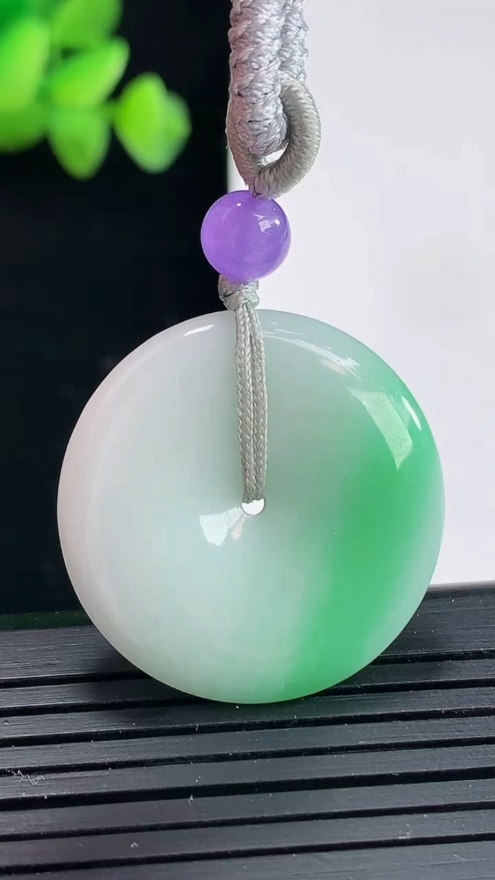 天然A货翡翠平安扣吊坠，尺寸22-58重:7.83g474
4月24日