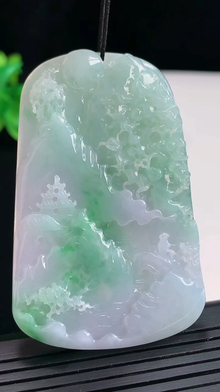 天然A货翡翠山水牌吊坠，尺寸63-41-6.2重:34.20
4月24日637