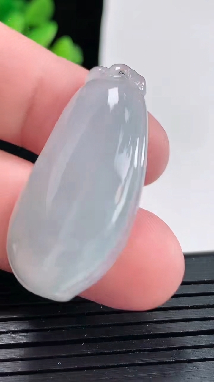 天然A货翡翠紫罗兰福瓜吊坠，尺寸39-19.6-7重:10.10g474
4月24日