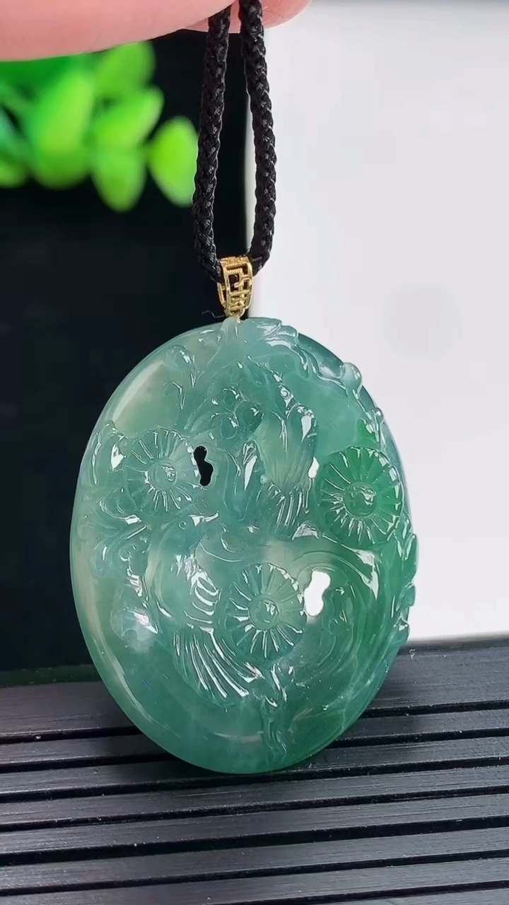 天然A货翡翠18k金蓝水喜上眉梢吊坠，尺寸34-26.6-6重:10.19g229
4月25日