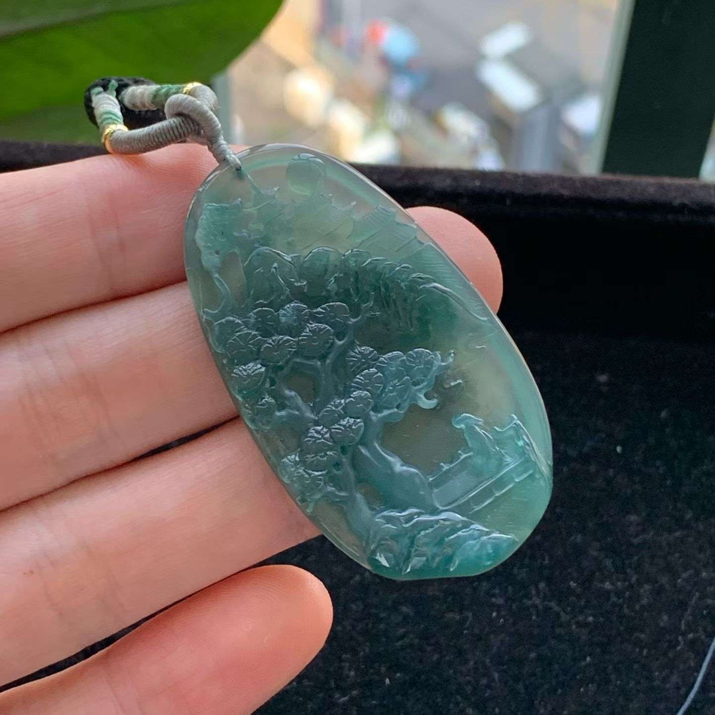 A货天然翡翠冰种蓝水山水牌吊坠重量17.87
4月25日