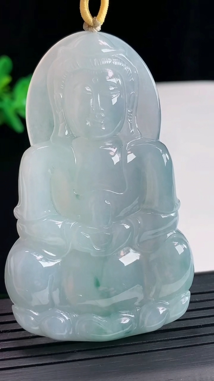 天然A货翡翠飘花正装观音吊坠，尺寸71-44.5-5.8重量:34.39g
4月25日