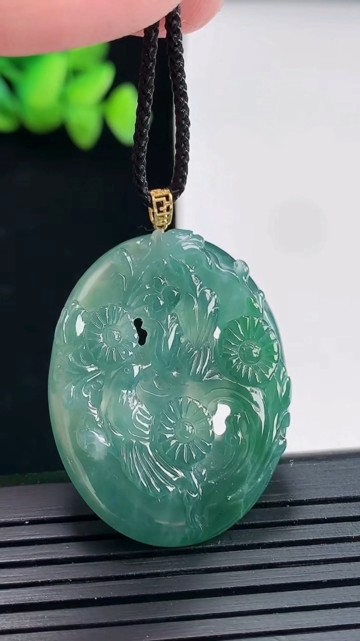 天然A货翡翠18k金蓝水喜上眉梢吊坠，尺寸34-26.6-6重:10.19g229
4月25日