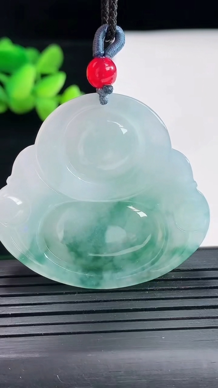 天然A货翡翠飘花佛公吊坠，尺寸37.6-43-8重量:22.02g
4月25日