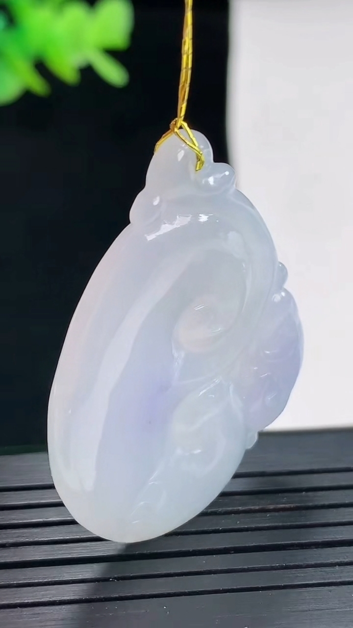 天然A货翡翠紫罗兰如意吊坠，尺寸41-32-5重量:13.18g
4月25日