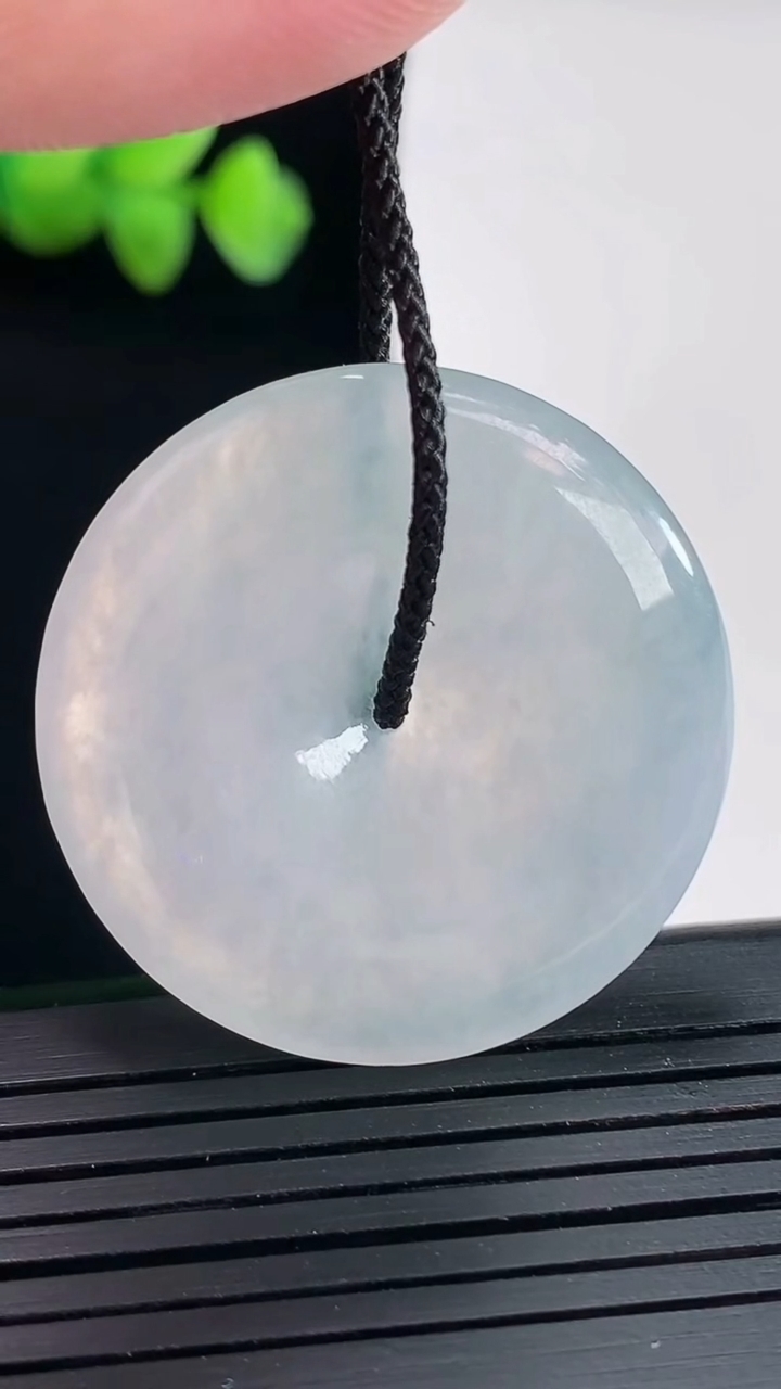 天然A货翡翠冰种紫罗兰平安扣吊坠，尺寸34-6重量:14.09g
4月25日