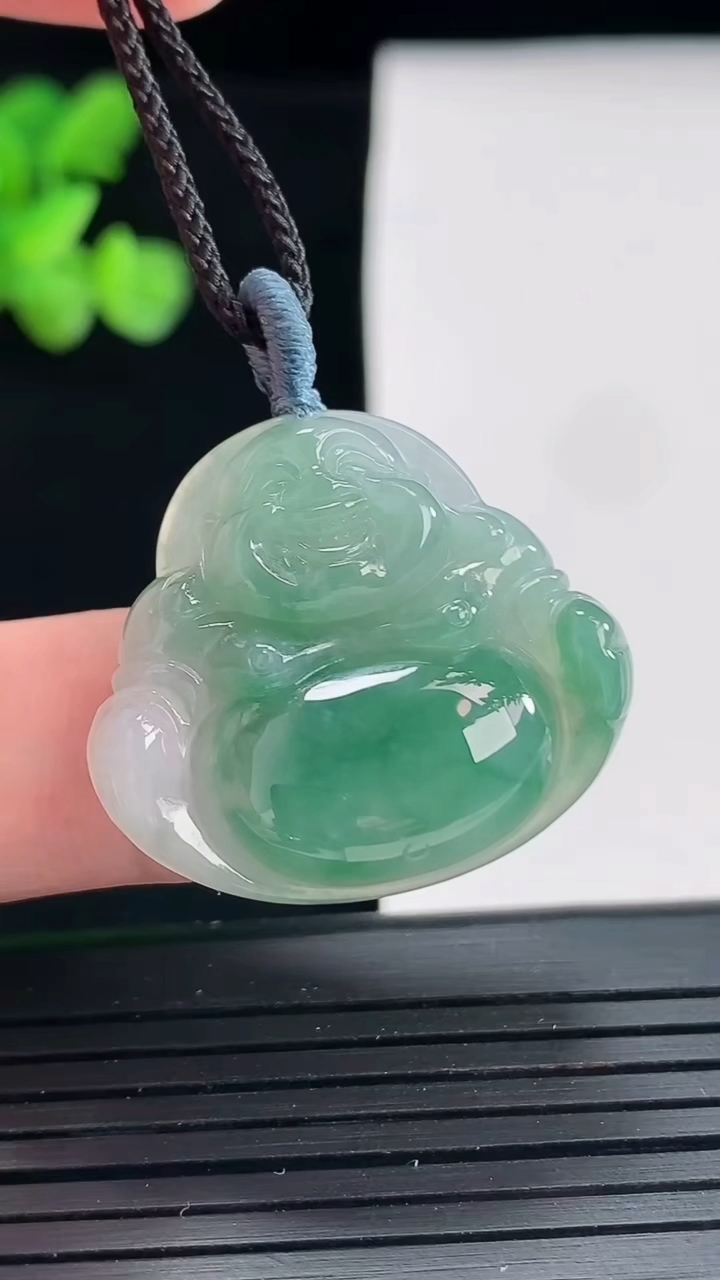 天然A货翡翠飘花佛公吊坠，尺寸25-28.6-6重量:6.68g
4月25日