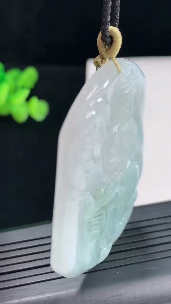 天然A货翡翠普贤菩萨吊坠，尺寸54-47-5重量:27.67g
4月25日