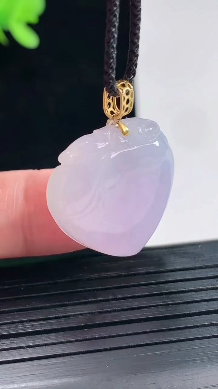 天然A货翡翠18k金紫罗兰福瓜吊坠，尺寸24-23-6.5重量:7.06g
4月25日