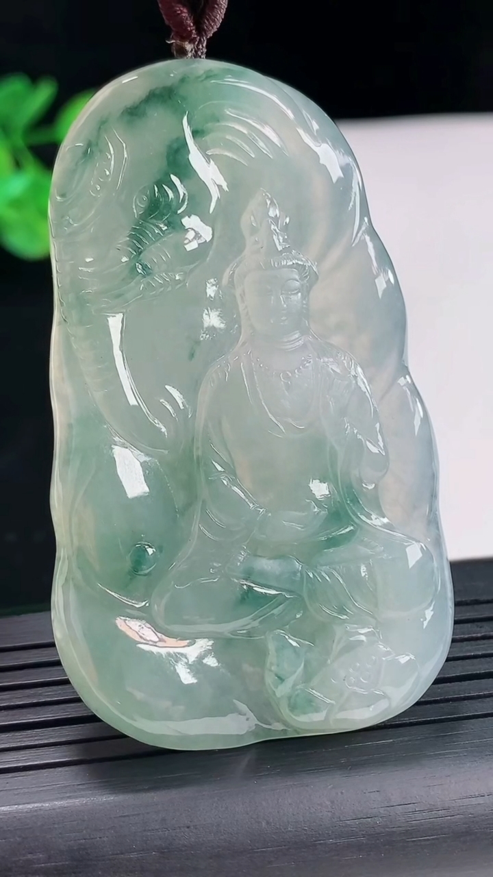 天然A货翡翠种飘花普贤菩萨吊坠，尺寸64-38-5重量:32.47g
4月25日