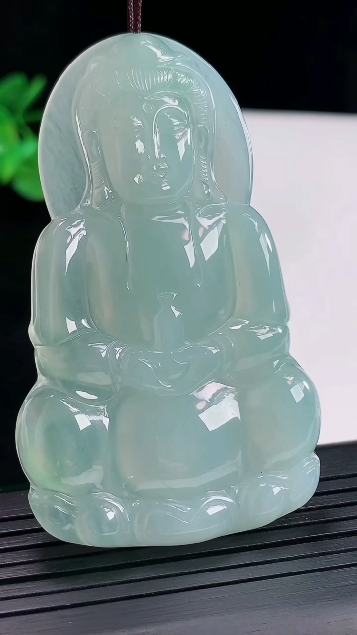天然A货翡翠正装观音吊坠，尺寸67.5-40.5-5.6重量:28.93g
4月25日