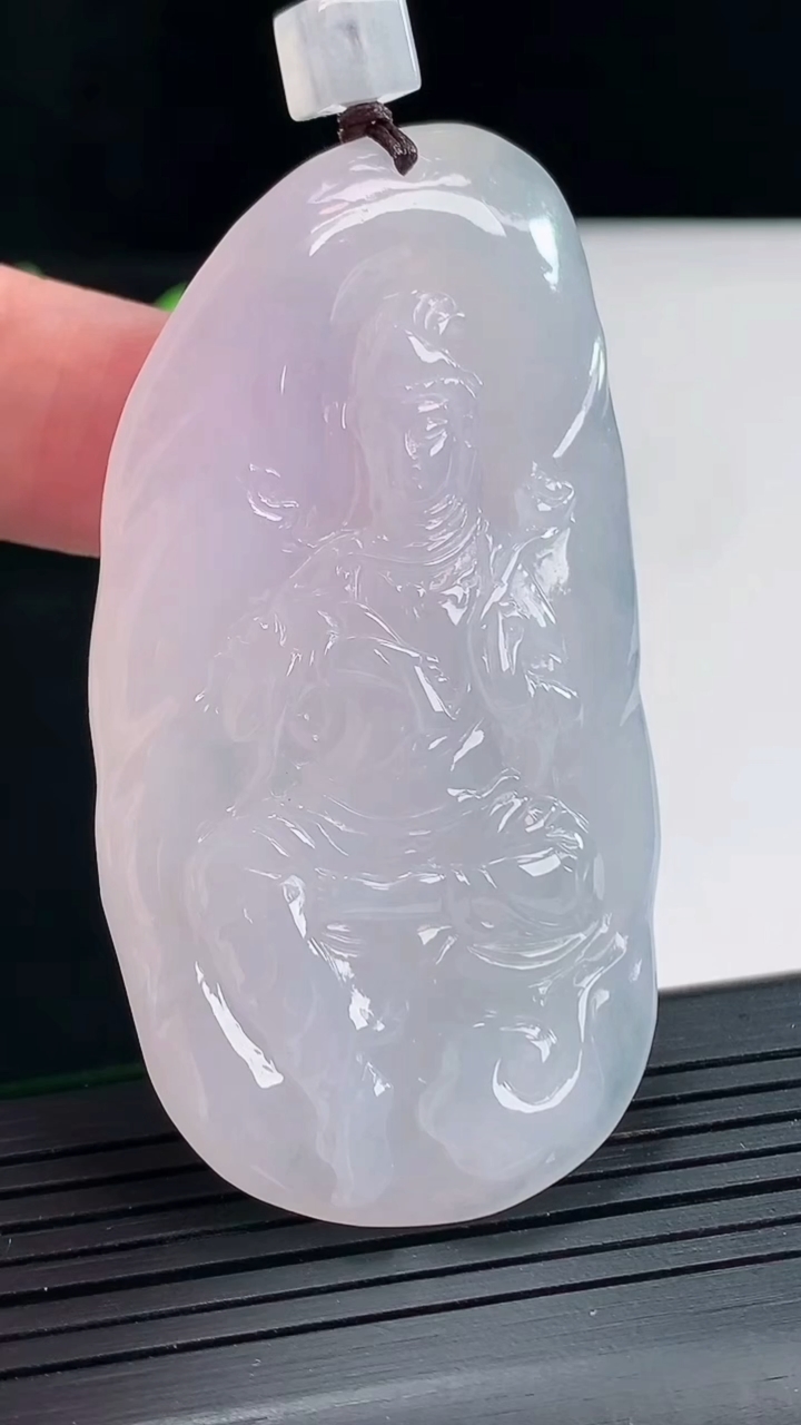 天然A货翡翠紫罗兰大势至菩萨吊坠，尺寸63.6-34-8.8重量:36.04g
4月25日