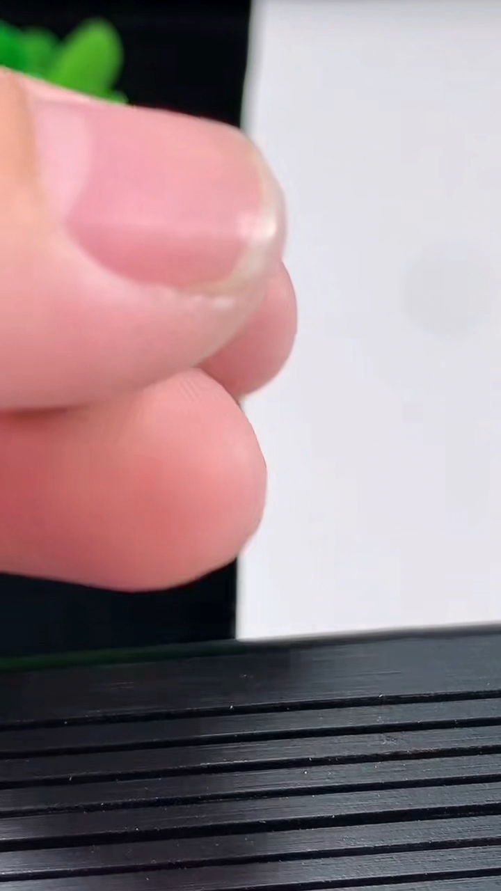 天然A货翡翠葫芦吊坠，尺寸20-13.5-9.2重量:4.16g
4月25日