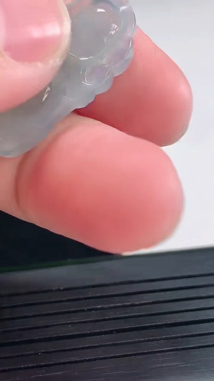 天然A货翡翠布袋佛吊坠，尺寸30-18.5-6重量:5.71g
4月25日