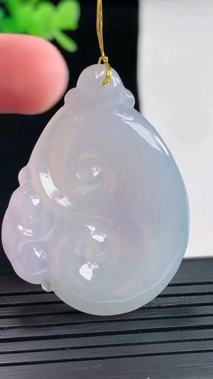 天然A货翡翠紫罗兰如意吊坠，尺寸41-32-5重量:13.18g
4月25日