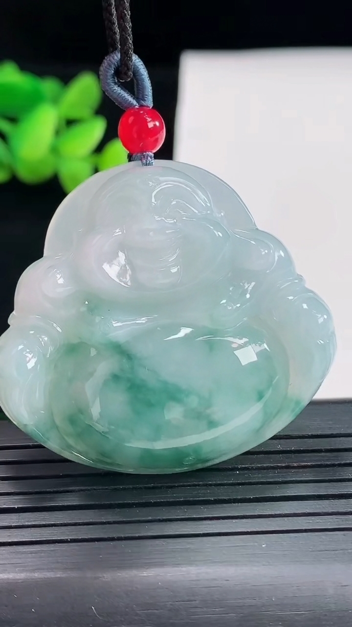 天然A货翡翠飘花佛公吊坠，尺寸37.6-43-8重量:22.02g
4月25日