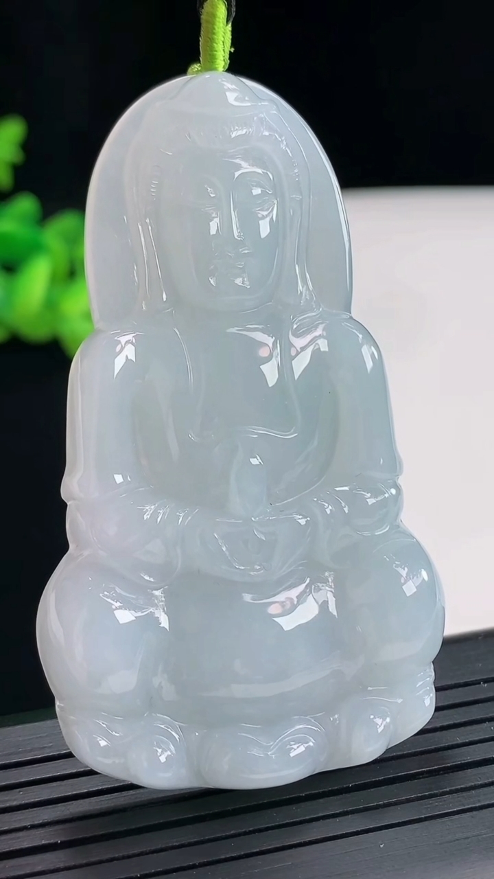 天然A货翡翠紫罗兰正装观音吊坠，尺寸68.5-40-7.2重量:33.93g
4月25日