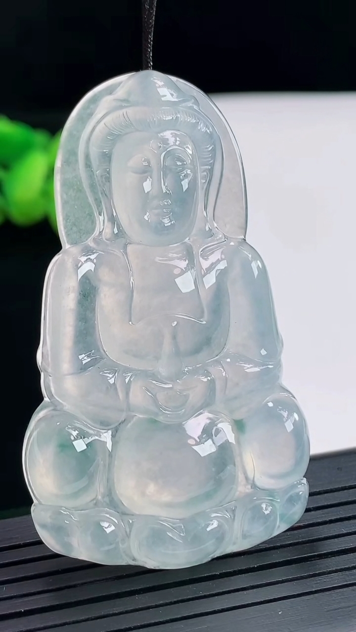 天然A货翡翠种飘花正装观音吊坠，尺寸60.5-35.5-6.2重量:21.91g
4月25日