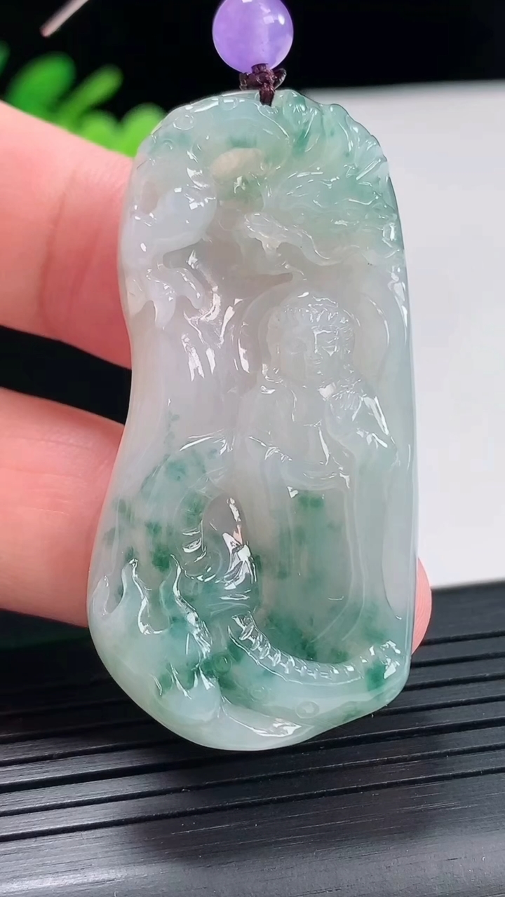 天然A货翡翠飘花祥龙观音吊坠，尺寸52-26-5重量:15.07g
4月25日