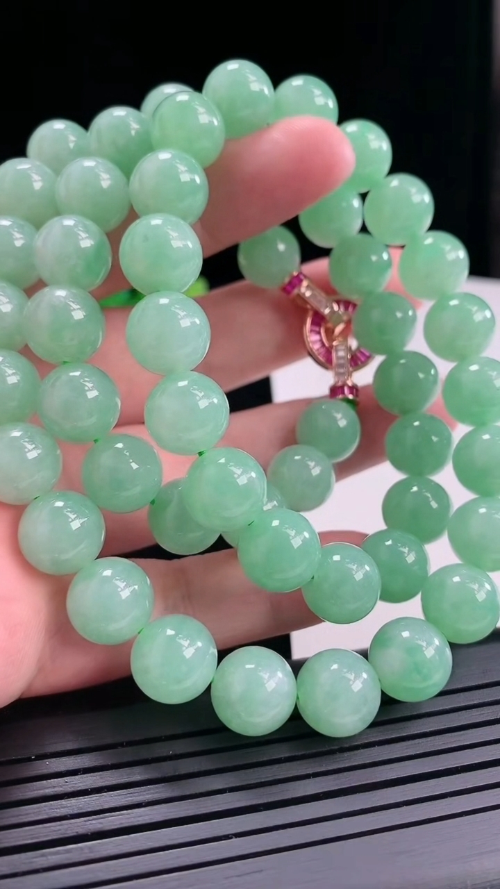 天然A货翡翠圆珠项链，尺寸11.5-54颗重量:143.53g
4月25日