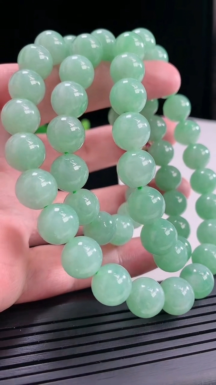 天然A货翡翠圆珠项链，尺寸11.5-54颗重量:143.53g
4月25日