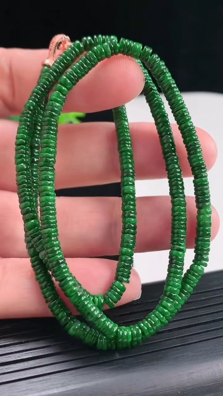 天然A货翡翠算盘珠项链，尺寸3.6-1重量:17.55g
4月25日