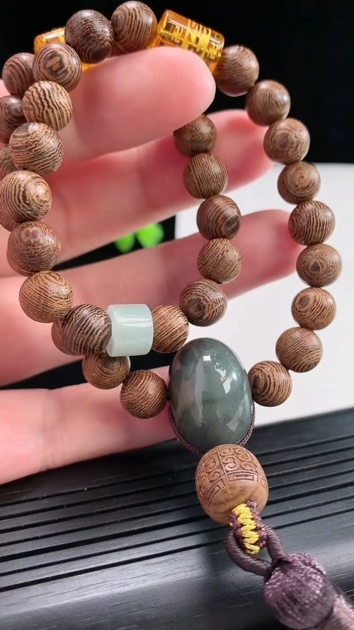 天然A货翡翠飘花圆珠檀香项链，尺寸14-21颗重:29.22g2554月25日
工厂直销收藏佳品,种好水足，色泽均匀，有种有色，上手高大气！