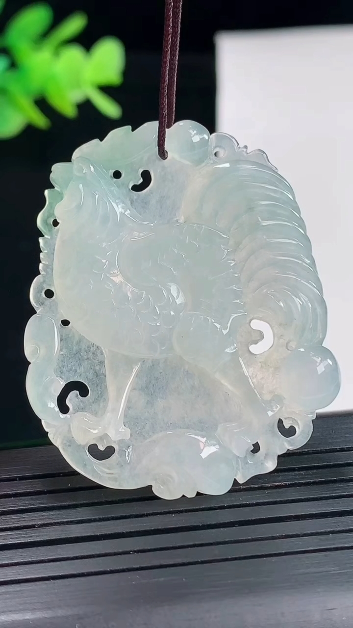 天然A货翡翠生肖鸡吊坠，尺寸45-37-5重量:11.87g
4月25日