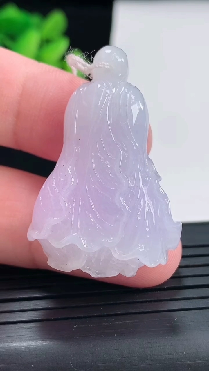 天然A货翡翠紫罗兰白菜吊坠尺寸40-26.5-11重量:15.68g
4月25日