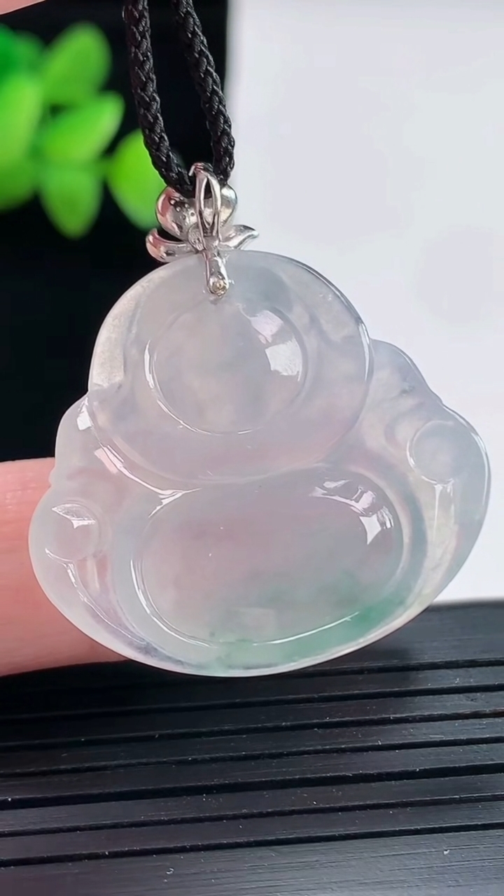 天然A货翡翠种飘花佛公吊坠，尺寸28-31-5.5重量:7.76g
4月25日