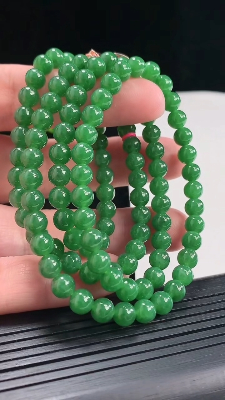 天然A货翡翠圆珠项链，尺寸5.5-108颗重量:42.51g
4月25日