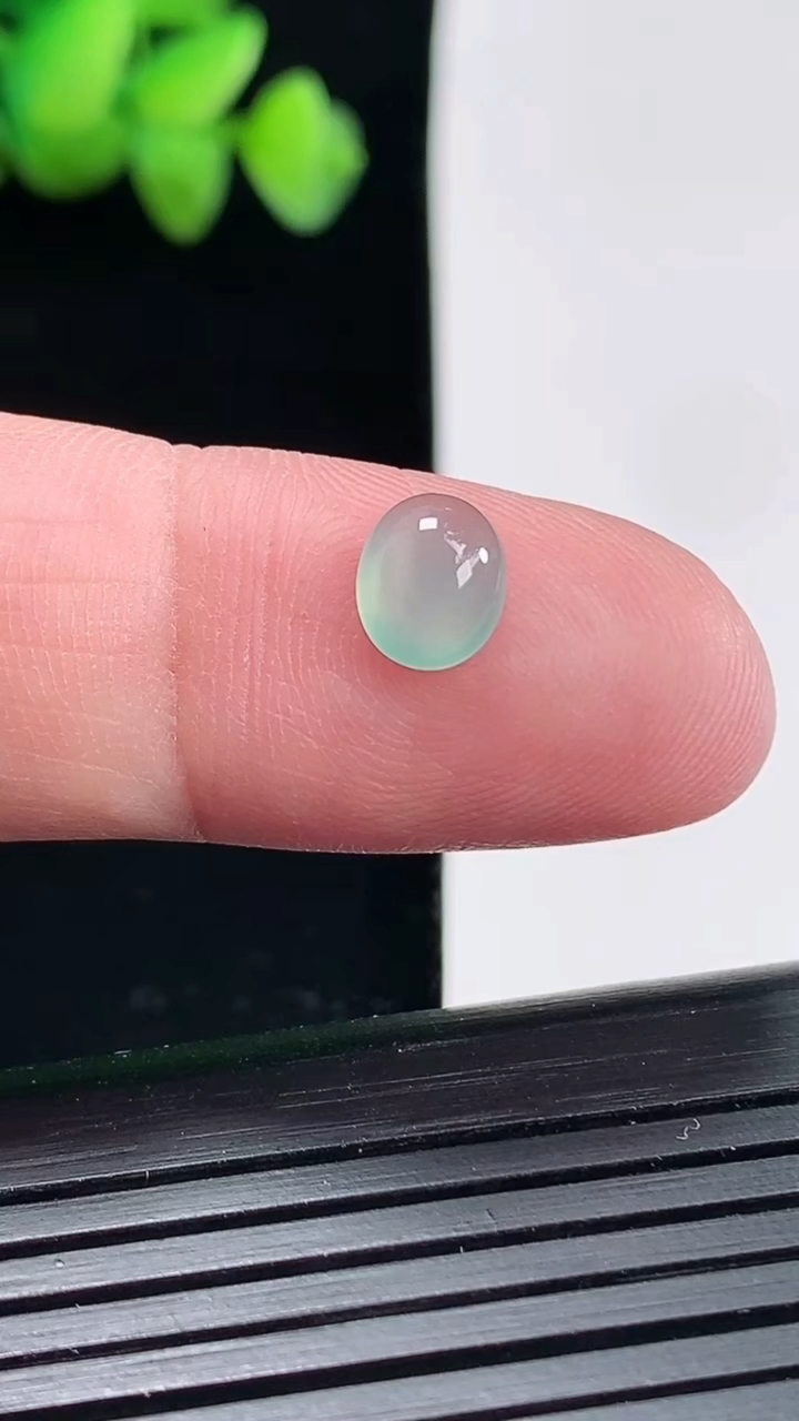 天然A货翡翠蛋面镶嵌件，尺寸7.4-6-2.7重:0.20g255
4月25日