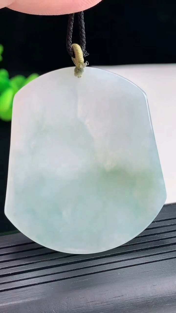 天然A货翡翠普贤菩萨吊坠，尺寸53.6-46.6-5.2重量:28.00g
4月25日