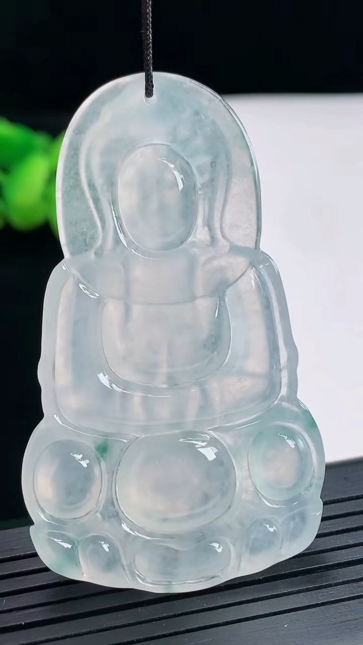 天然A货翡翠种飘花正装观音吊坠，尺寸60.5-35.5-6.2重量:21.91g
4月25日