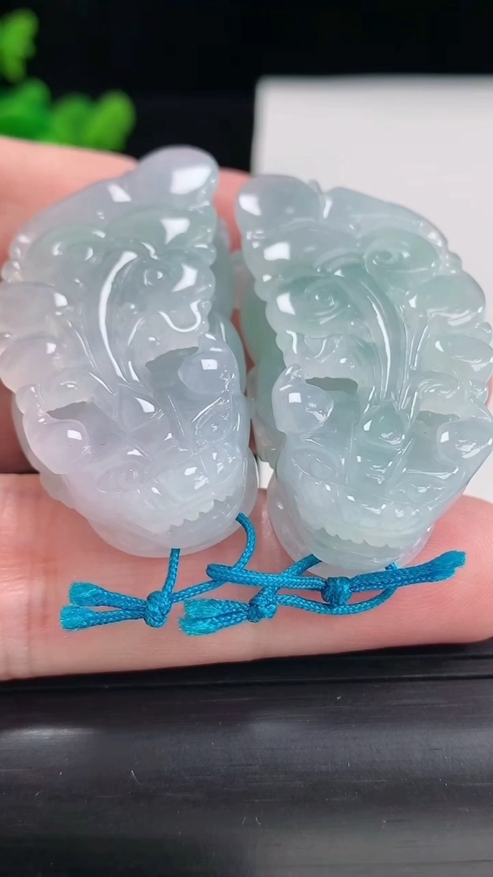 天然A货翡翠紫罗兰貔貅吊坠一对，尺寸44.5-23-12重量:54.48g
4月25日