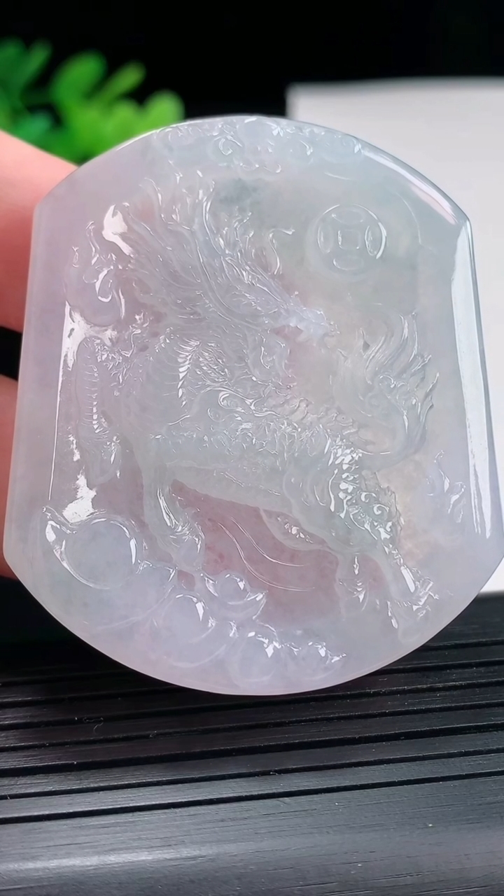 天然A货翡翠麒麟吊坠，尺寸53.6-45-5.5重量:28.19g
4月25日