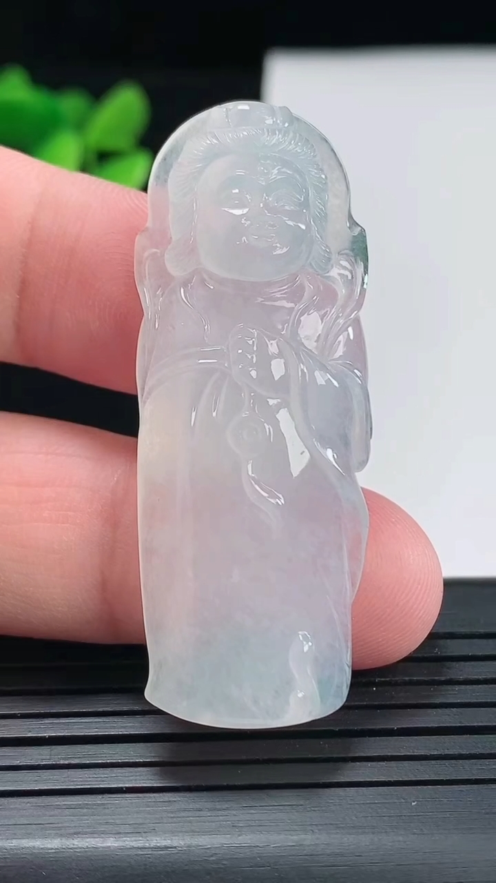 天然A货翡翠观音菩萨吊坠，尺寸50-19-5.5重量:10.04g
4月25日