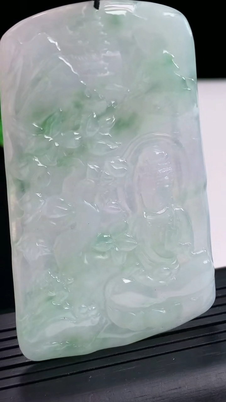 天然A货翡翠山水观音吊坠，尺寸70.5-44.5-4.5重量:34.27g
4月25日